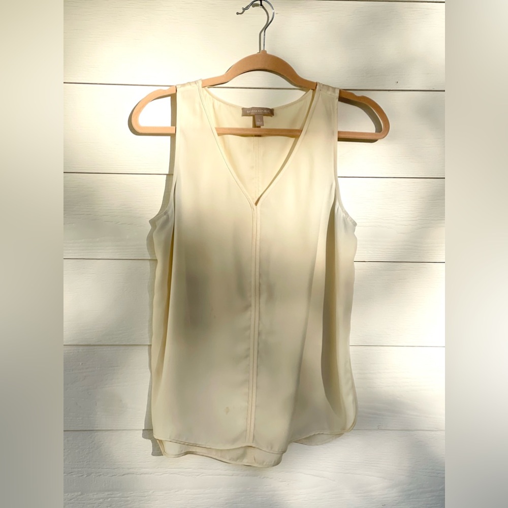 Cream Banana Republic Sleeveless Blouse. Size Small.